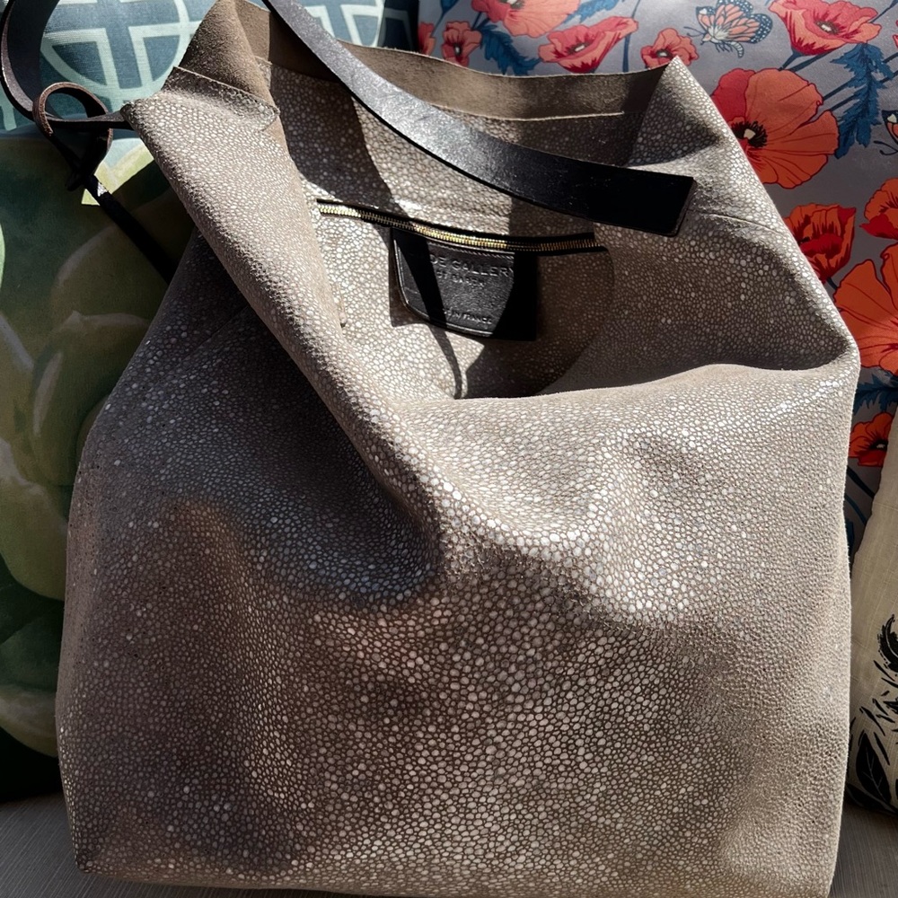 LINDE GALLERY ST BARTH HOBO TOTE MILOU M GALUCHAT, PRINTED SUEDE PERLE Pristine